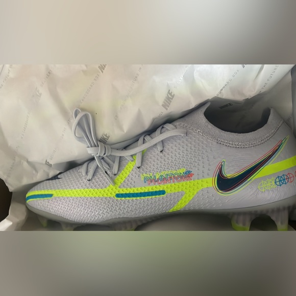 Athletic_Shoes